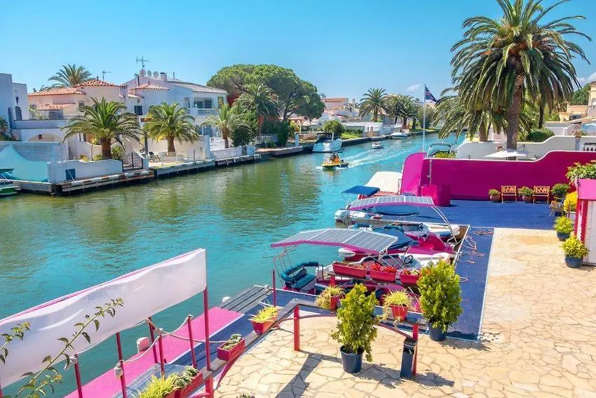 House Duplex In The Beach With Barbaque & Two Terraces One With Views Empuriabrava 0*,  Spanien